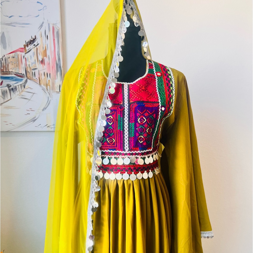 Beautiful dress in fashionable color, size L🍐